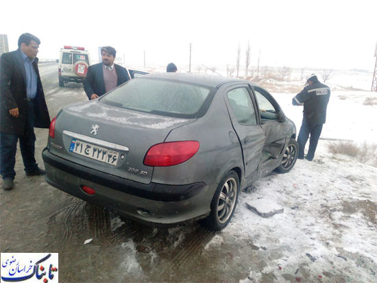 تصادف زنجیره ای 5 خودرو در جاده قوچان به مشهد تصادف زنجیره ای 5 خودرو در جاده قوچان به مشهد