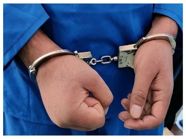 دستبند پلیس هرسین بر دستان سارق حرفهای دستبند پلیس هرسین بر دستان سارق حرفهای