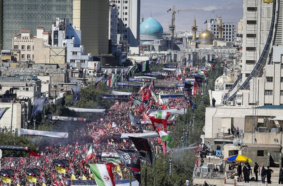 تشییع پیکر رهبر شهید انقلاب توسط مردم عزادار در مشهد/ سیل جمعیتی که پایان ندارد + فیلم تشییع پیکر رهبر شهید انقلاب توسط مردم عزادار در مشهد/ سیل جمعیتی که پایان ندارد + فیلم