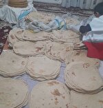 پخت بیش از هزار قرص نان نذری توسط خانه‌های هلال شهرستان قائنات برای زائران حسینی
