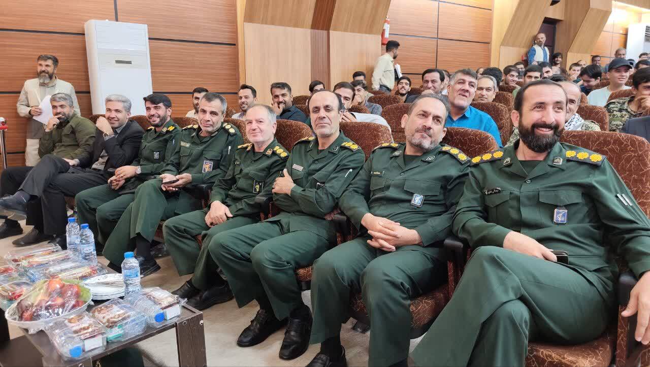 جهادگران باید سفیر کار و تلاش و خدمت باشند/ اقتصاد هم نیازمند آرایش جنگی است