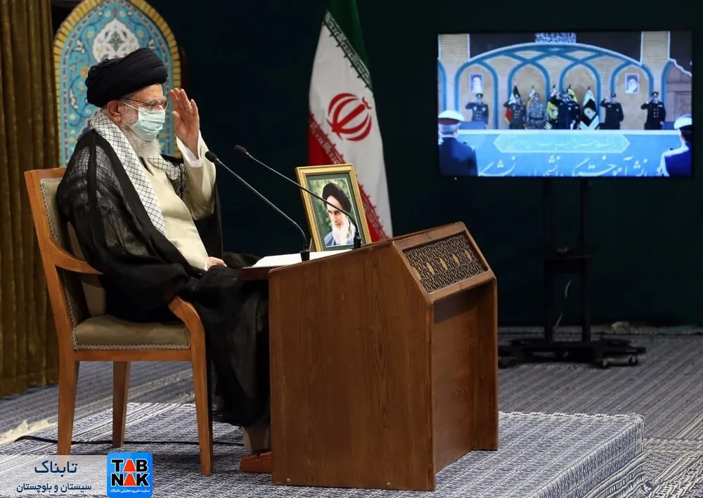 تصویری از پاسخ رهبر انقلاب به سلام نظامی فرماندهان بلندپایه